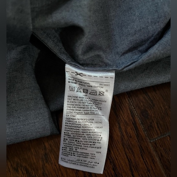 Banana Republic Lightweight faded denim color bell sleeve V-Neck Top SZ Small - Picture 3 of 4